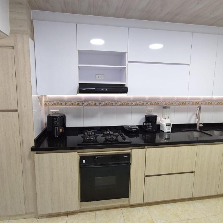 Casa climatizada y confortable Valledupar - Casa de 5 dormitorios - 2