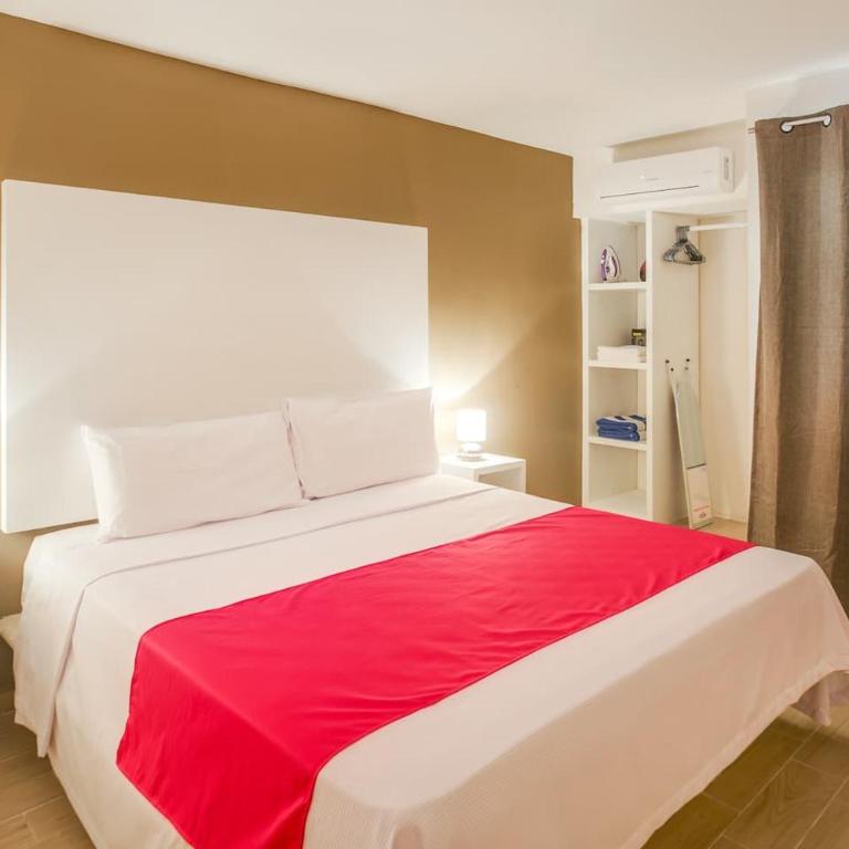 Valentina Suites by Las Flores Vacation Rentals - Classic One-Bedroom Apartment with King Bed - 9