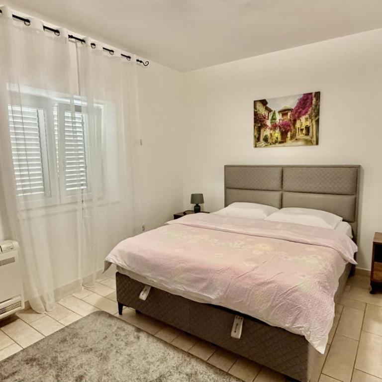 Apartments Yana - Apartman s 1 Spavaćom Sobom i Balkonom - 7