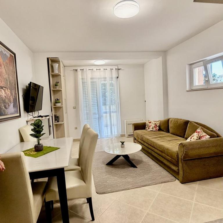Apartments Yana - Apartman s 1 Spavaćom Sobom i Balkonom - 10