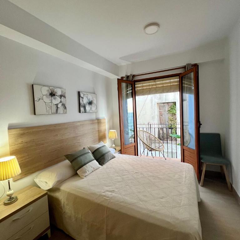 Balcones del Mediterráneo - Habitación con cama grande y vistas al mar - 1