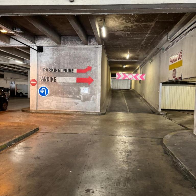 T4 Duplex - Climatiseur mobile - Parking sécurisé - Proche Centre Ville - Appartement 3 Chambres - 22