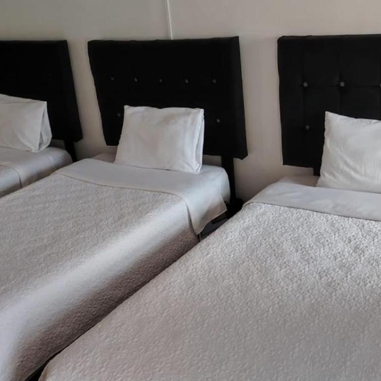 Hospedaje Apu San Isidro - Family Room with Private Bathroom - 1