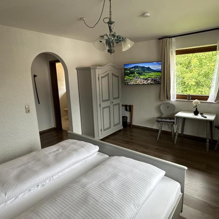 Gästehaus Zoller - Rettenberg im Allgäu - Camera Matrimoniale con Vista Giardino - 2
