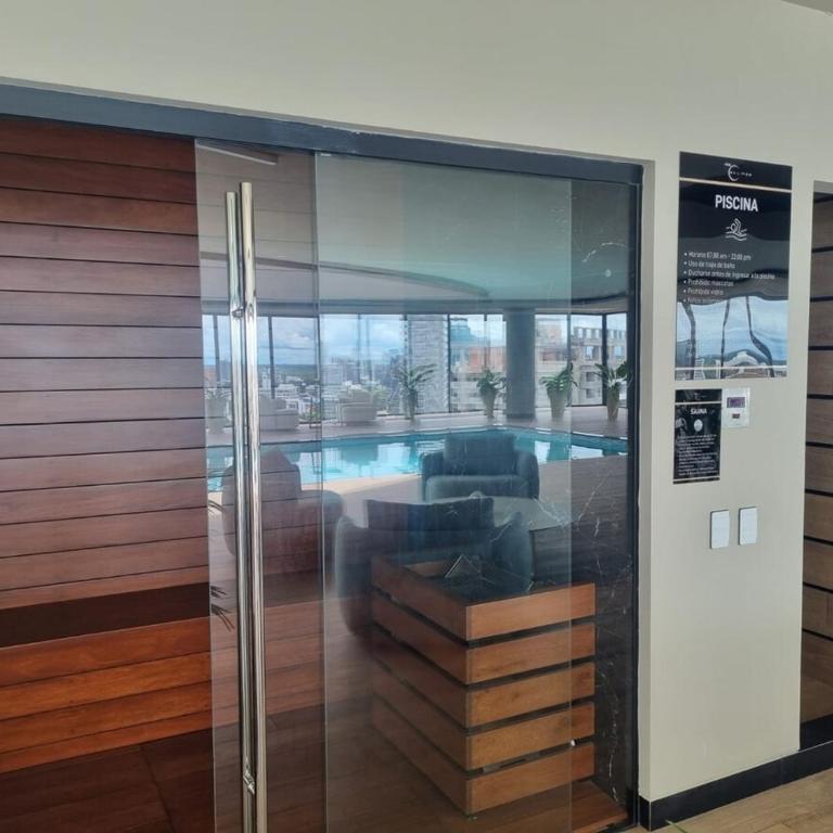 Balcon piso 13 - Lujo - Piscina - Gym - Home Office - One-Bedroom Apartment - 4