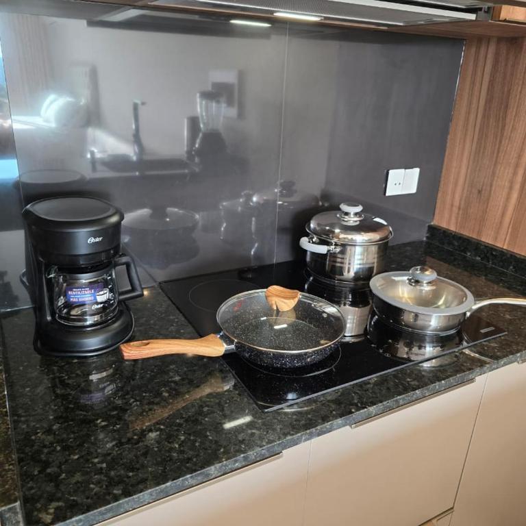 Balcon piso 13 - Lujo - Piscina - Gym - Home Office - One-Bedroom Apartment - 13