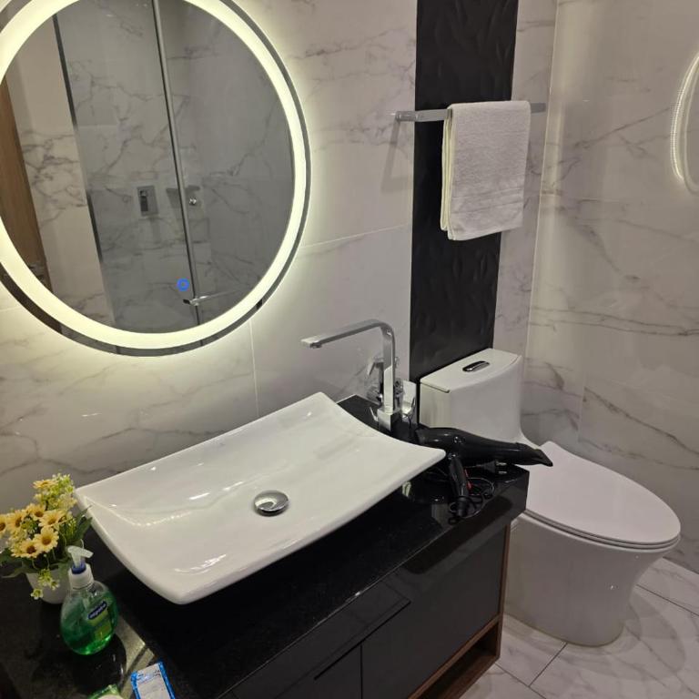Balcon piso 13 - Lujo - Piscina - Gym - Home Office - One-Bedroom Apartment - 14
