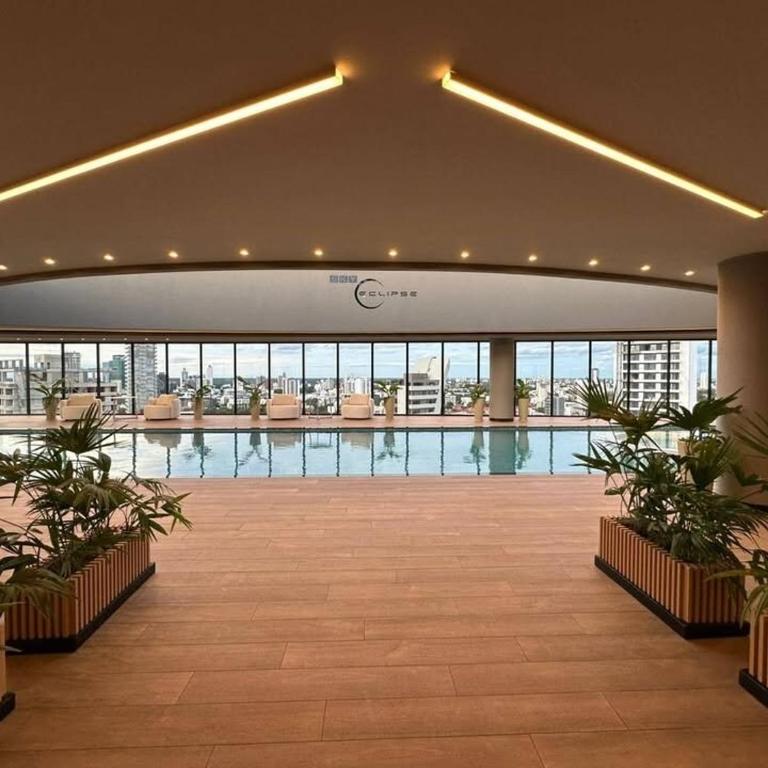 Balcon piso 13 - Lujo - Piscina - Gym - Home Office - One-Bedroom Apartment - 20