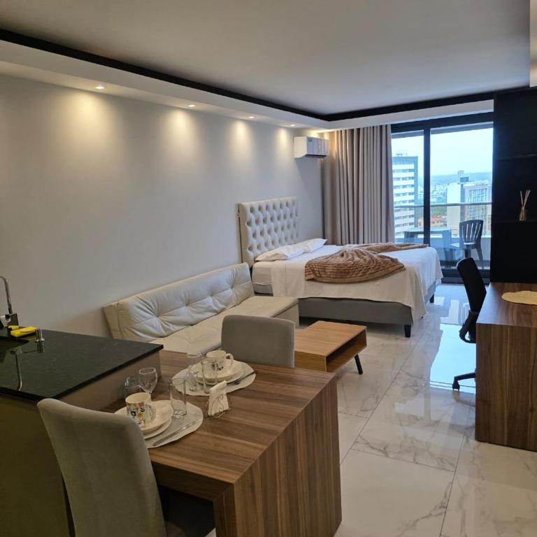Balcon piso 13 - Lujo - Piscina - Gym - Home Office - One-Bedroom Apartment - 23