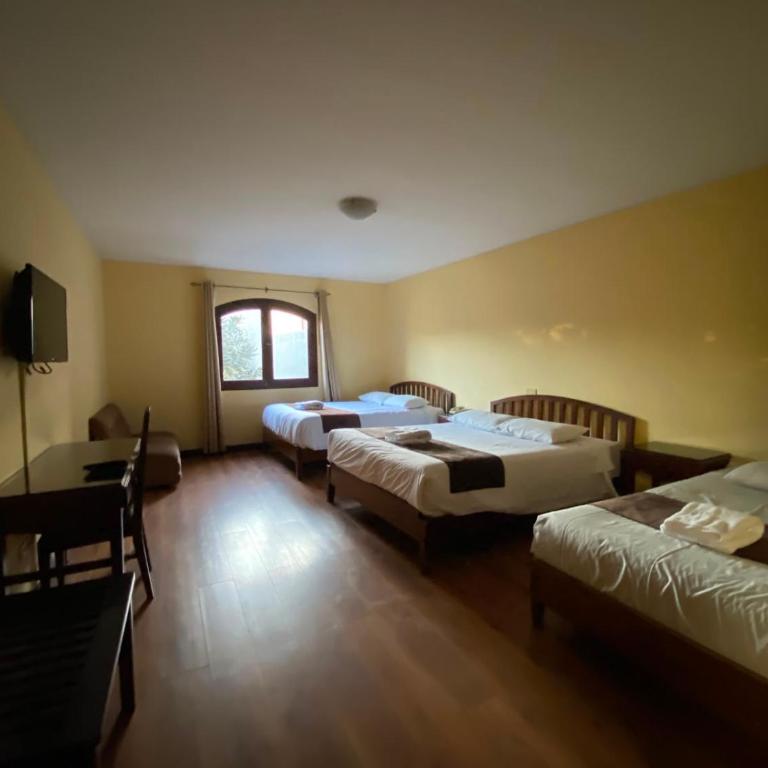Hotel Meliana - Family Room - 10