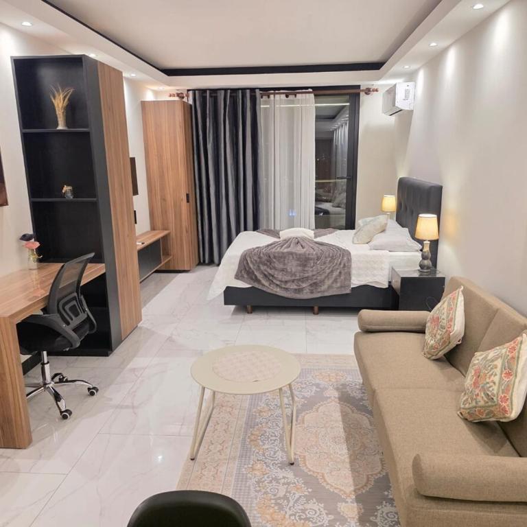 Balcon piso 16 - Escritorio - Piscina - Gym - One-Bedroom Apartment - 1
