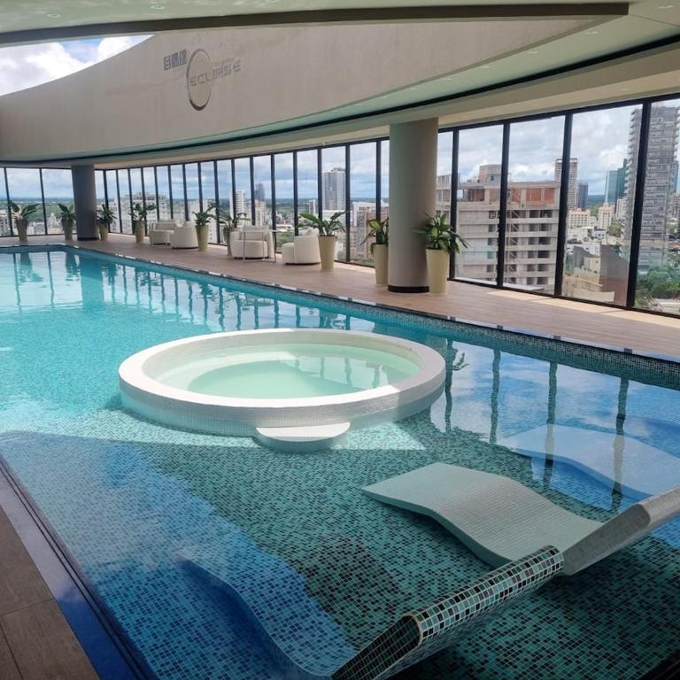 Balcon piso 16 - Escritorio - Piscina - Gym - One-Bedroom Apartment - 6