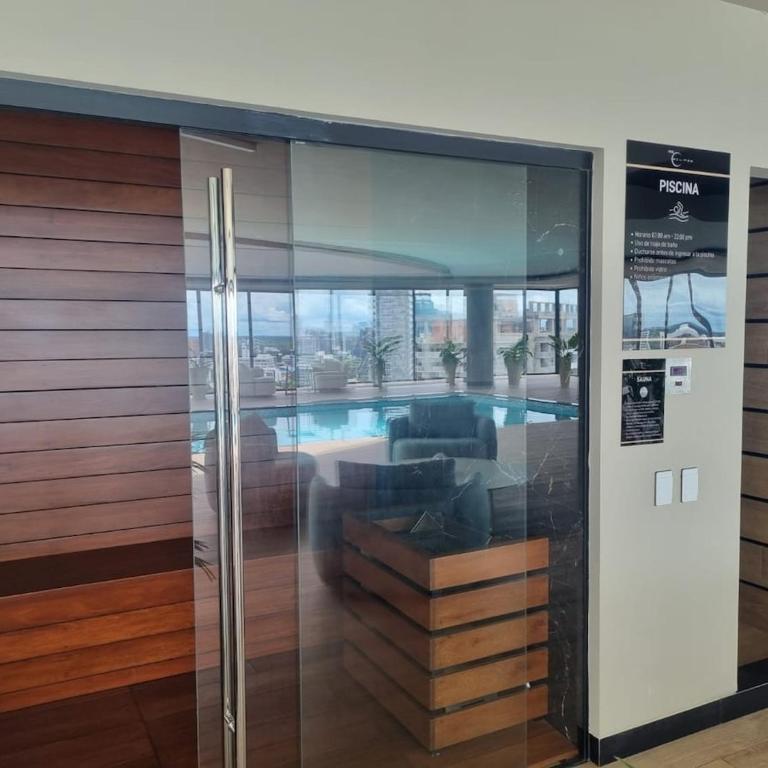 Balcon piso 16 - Escritorio - Piscina - Gym - One-Bedroom Apartment - 8