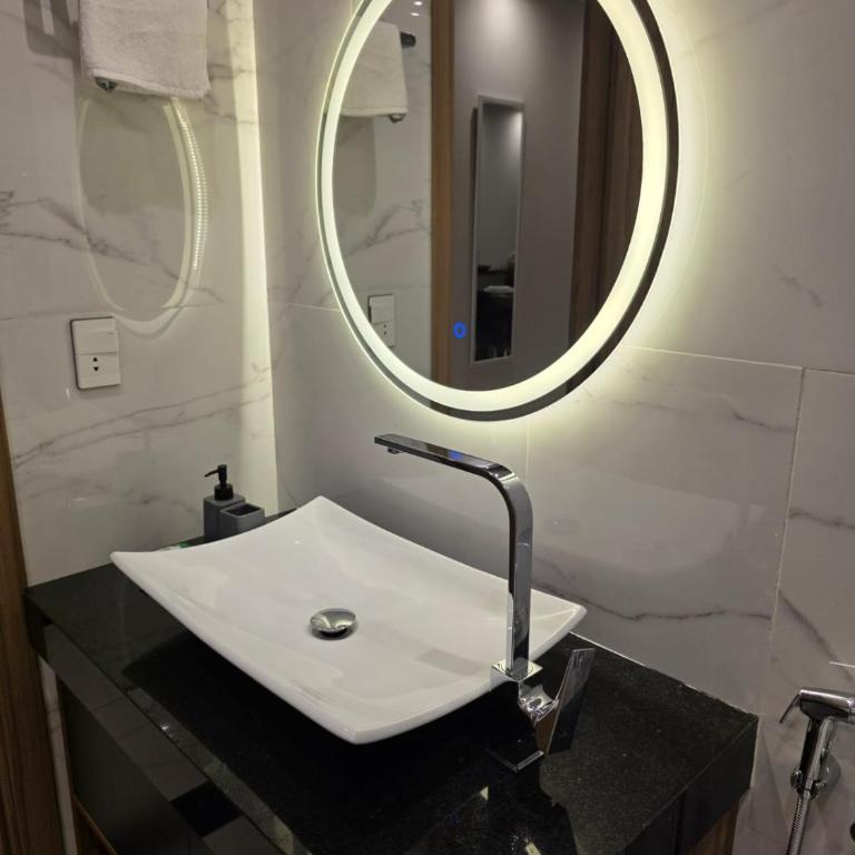 Balcon piso 16 - Escritorio - Piscina - Gym - One-Bedroom Apartment - 21