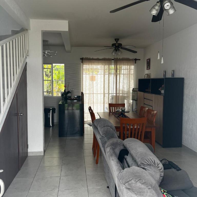 Family home with a pool in a quiet area - Apartamento de 2 dormitorios - 1