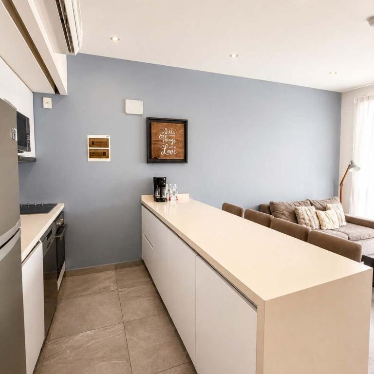 Quiet Pool-View 1BR Near 5th Avenue - Apartment - 6