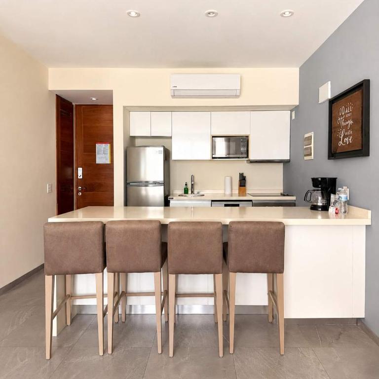 Quiet Pool-View 1BR Near 5th Avenue - Apartment - 10