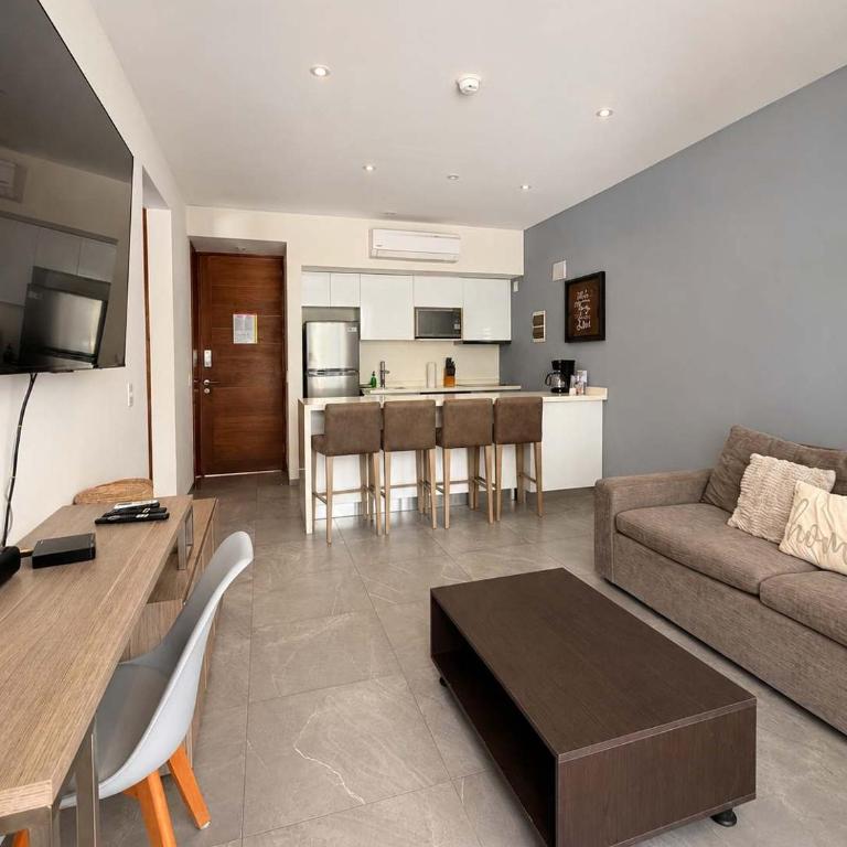 Quiet Pool-View 1BR Near 5th Avenue - Apartment - 9