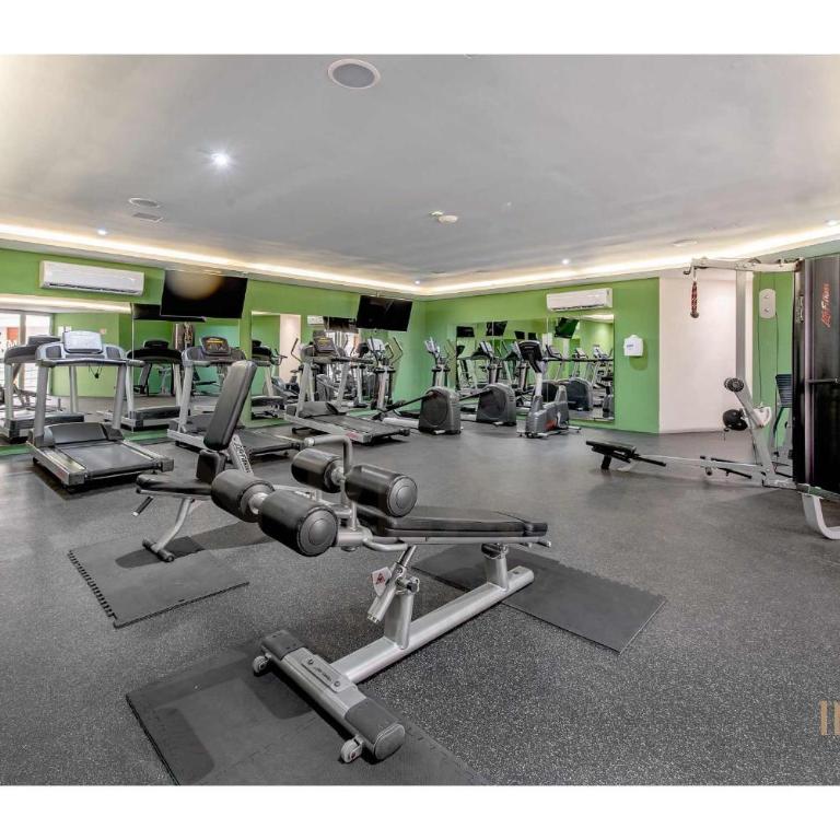 Quiet Pool-View 1BR Near 5th Avenue - Apartment - 20