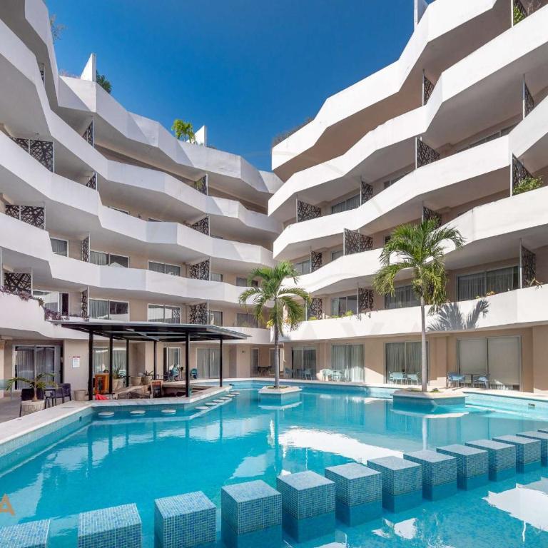 Quiet Pool-View 1BR Near 5th Avenue - Apartment - 17