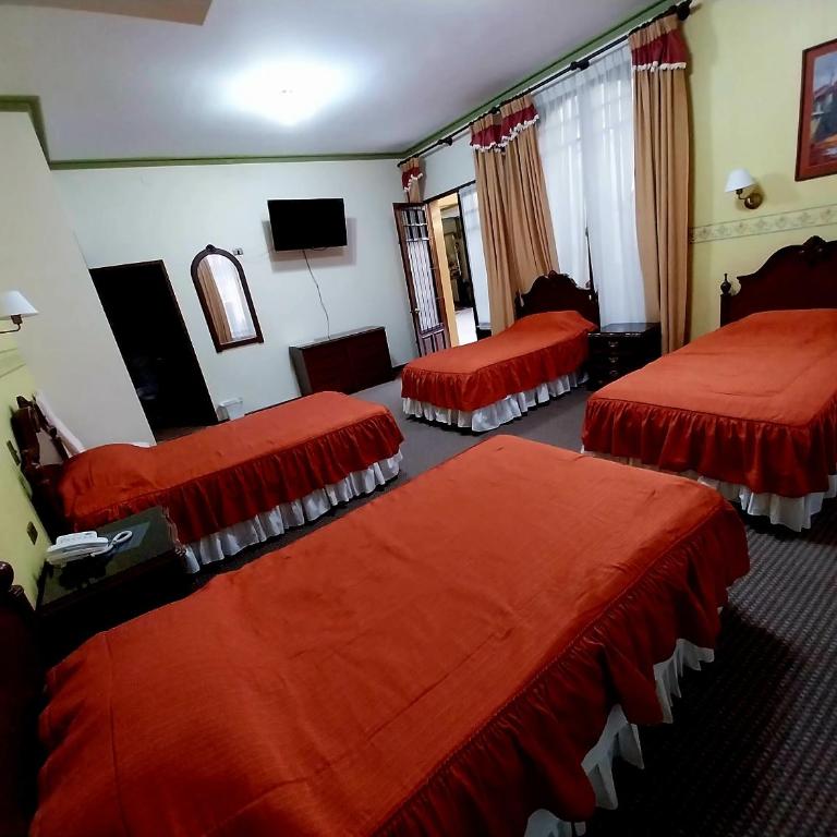 Paola Hostal - Habitación Cuádruple con baño privado - 1