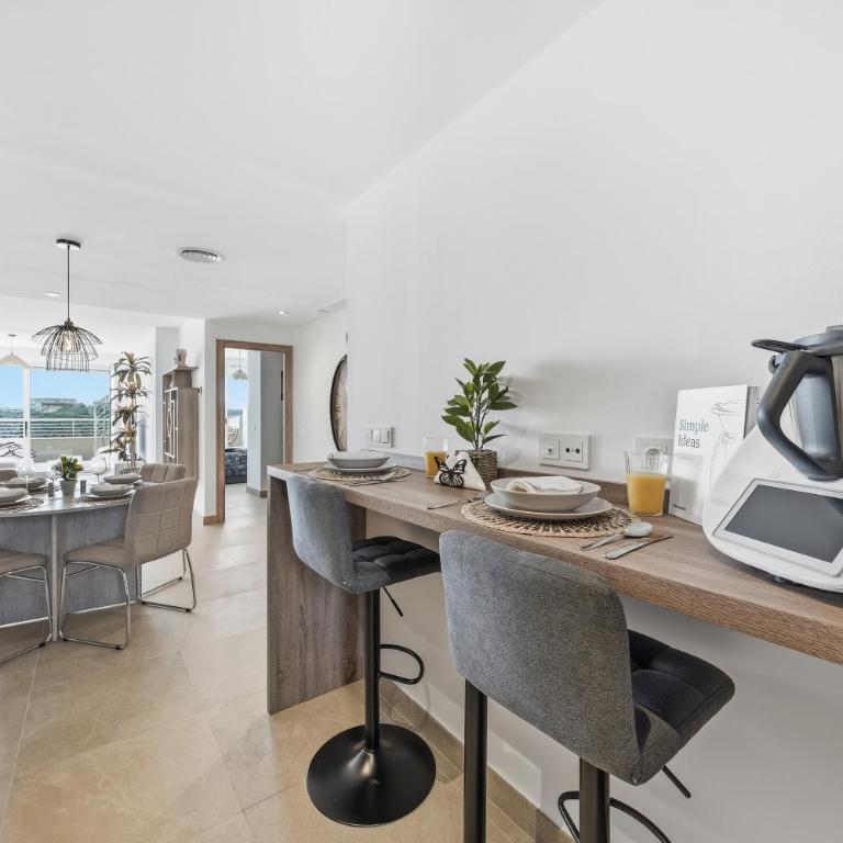 Sunny Golf - Luxury Penthouse - Rooftop Retreat - Appartamento con 2 Camere da Letto, Balcone e Terrazza - 6