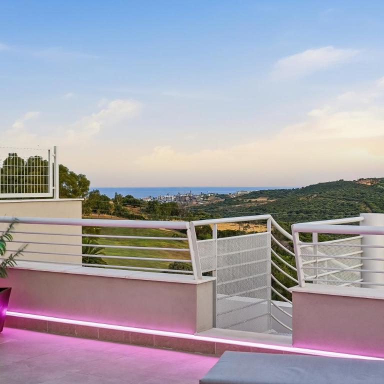 Sunny Golf - Luxury Penthouse - Rooftop Retreat - Appartamento con 2 Camere da Letto, Balcone e Terrazza - 62
