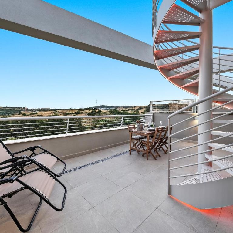 Sunny Golf - Luxury Penthouse - Rooftop Retreat - Appartamento con 2 Camere da Letto, Balcone e Terrazza - 73