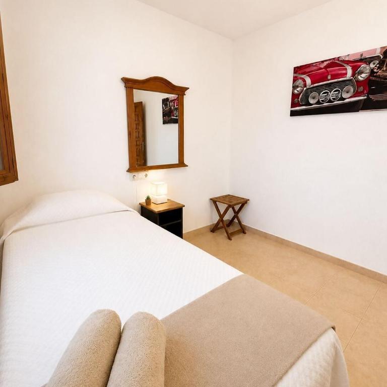 Apartamento con jardín, piscina y parking - Two-Bedroom Apartment - 13
