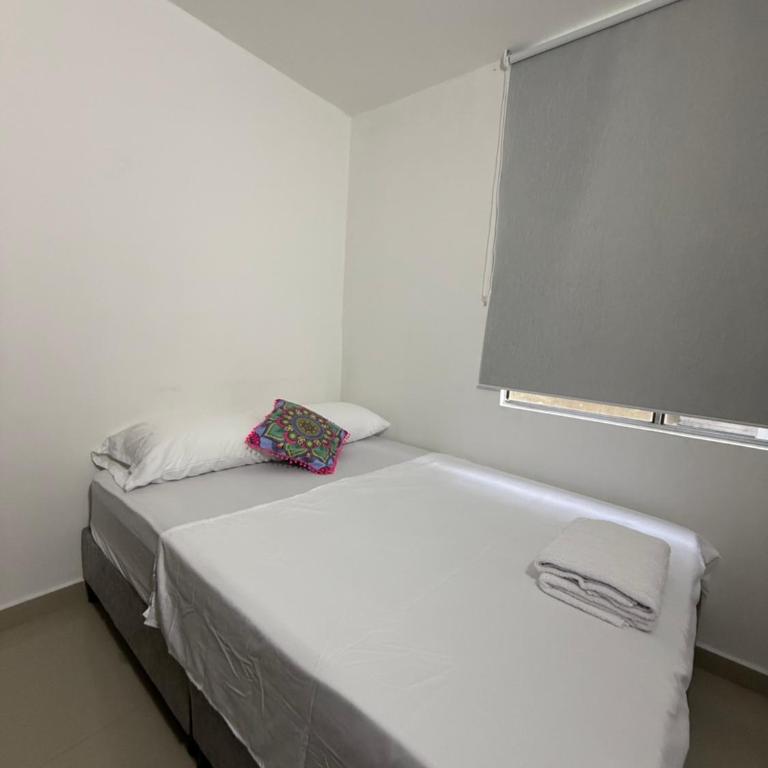 Apto Moderno Central Con Diseño Impecable - Two-Bedroom Apartment - 4