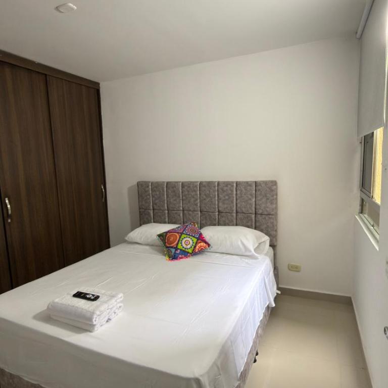 Apto Moderno Central Con Diseño Impecable - Two-Bedroom Apartment - 6