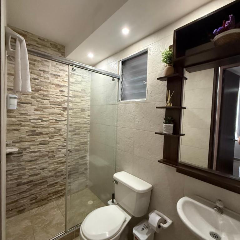 Apto Moderno Central Con Diseño Impecable - Two-Bedroom Apartment - 11