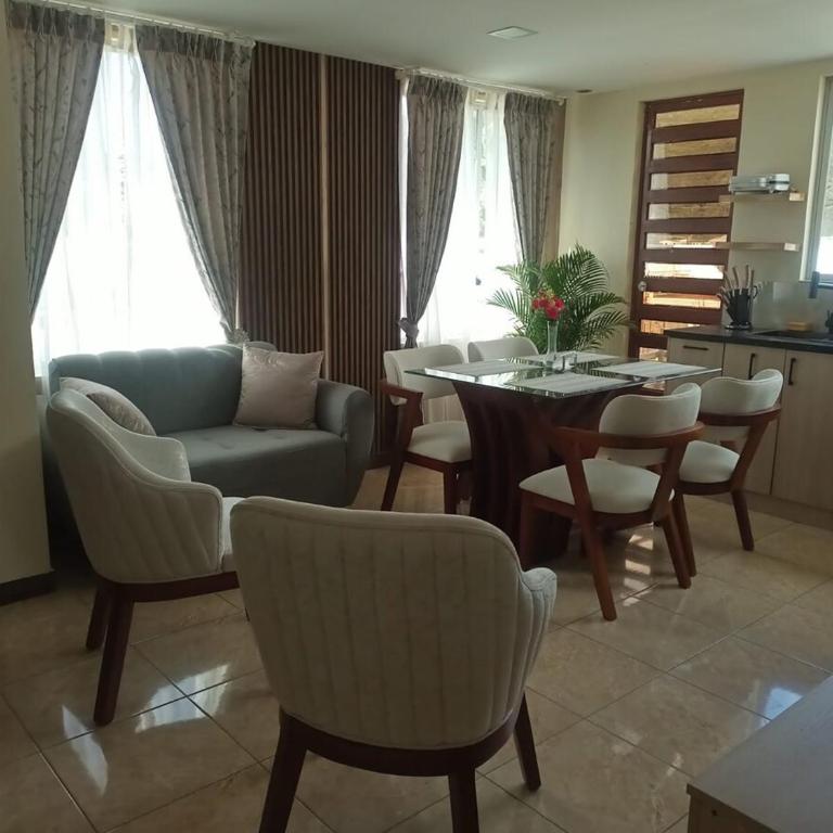 Suite de lujo de 2 habitaciones con vista a las montañas en La Victoria Ibarra - Apartamento de 2 dormitorios - 1