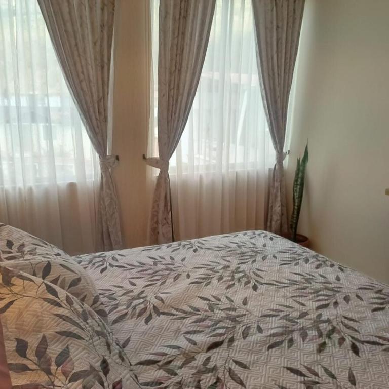 Suite de lujo de 2 habitaciones con vista a las montañas en La Victoria Ibarra - Apartamento de 2 dormitorios - 2
