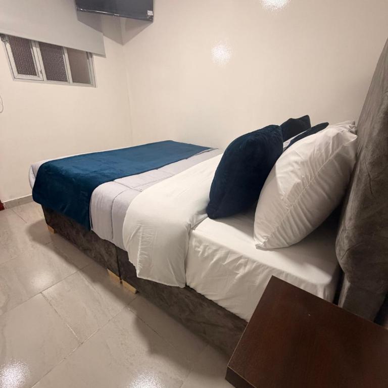 Hotel Hostal Urban18 - Habitación Doble con baño privado - 1