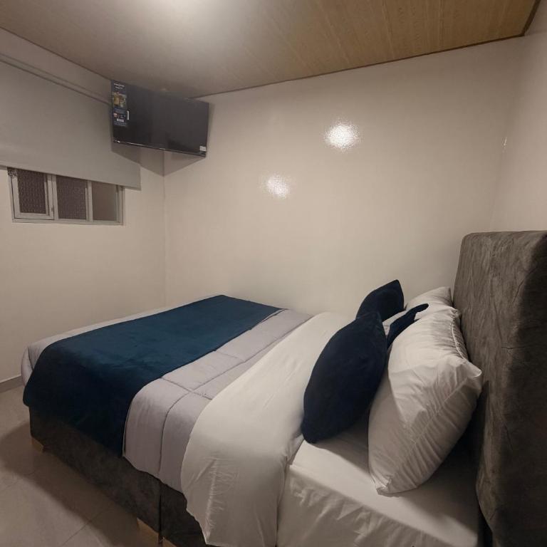 Hotel Hostal Urban18 - Habitación Doble con baño privado - 3