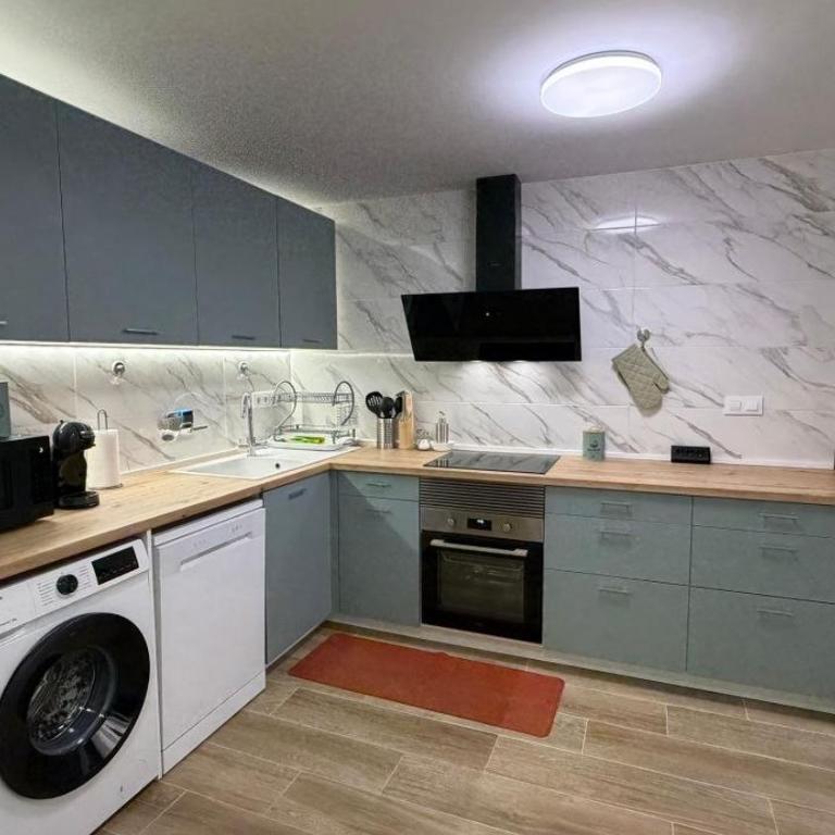 Family house in Benimaclet, 9 Pax, 5 AC, 5 TV - Apartment - 16