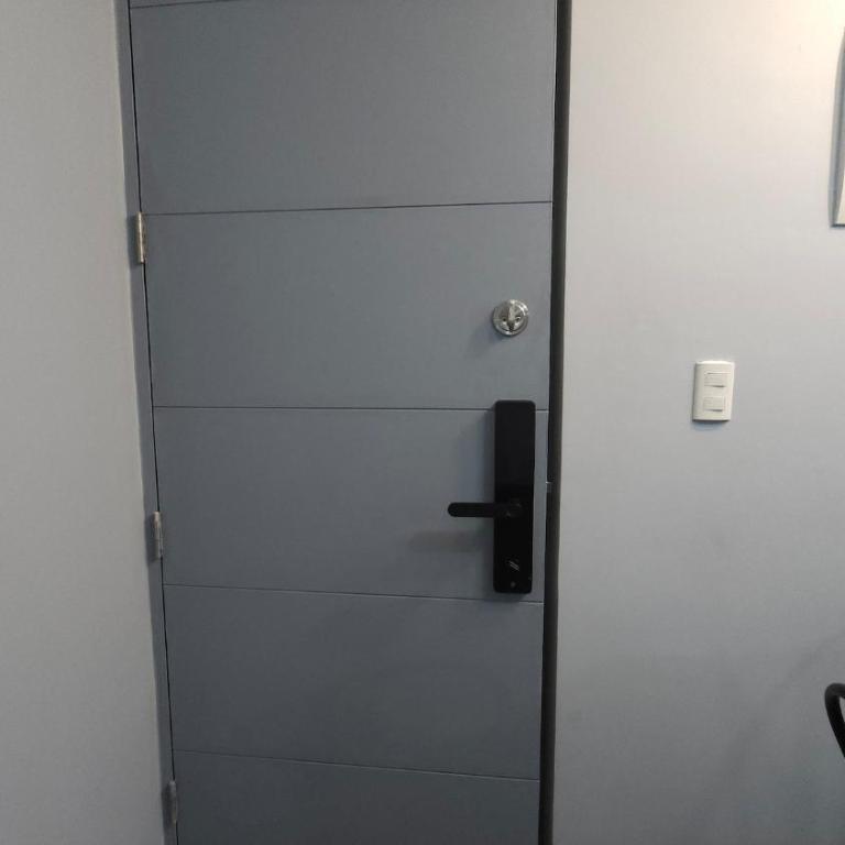 Apartment for 8 people with FREE parking, SOUTH Terminal - Three-Bedroom Apartment - 8