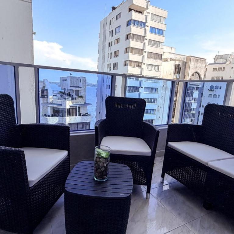 Apto frente al mar - Piso 10 - Piscina - El Laguito - One-Bedroom Apartment - 24