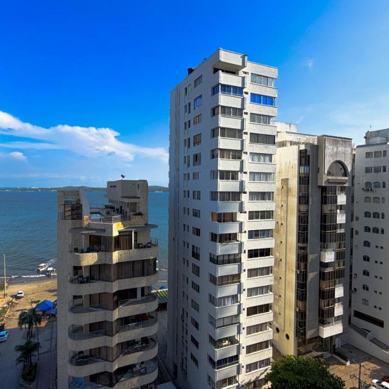 Apto frente al mar - Piso 10 - Piscina - El Laguito - One-Bedroom Apartment - 5