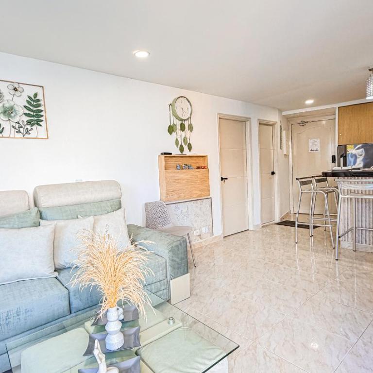 Apto frente al mar - Piso 10 - Piscina - El Laguito - One-Bedroom Apartment - 29