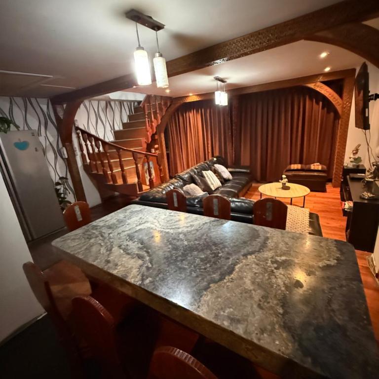 Pepos Lodging - Three-Bedroom Apartment - 1