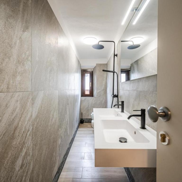Maserati House - H24 - Camera Matrimoniale con Bagno Privato - 16