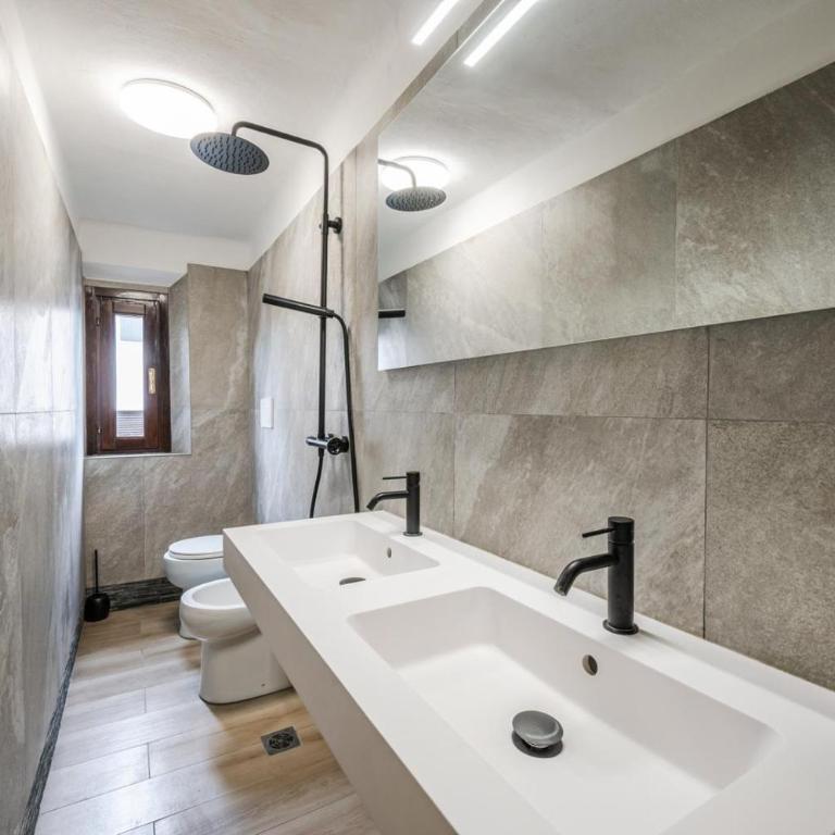 Maserati House - H24 - Camera Matrimoniale con Bagno Privato - 8