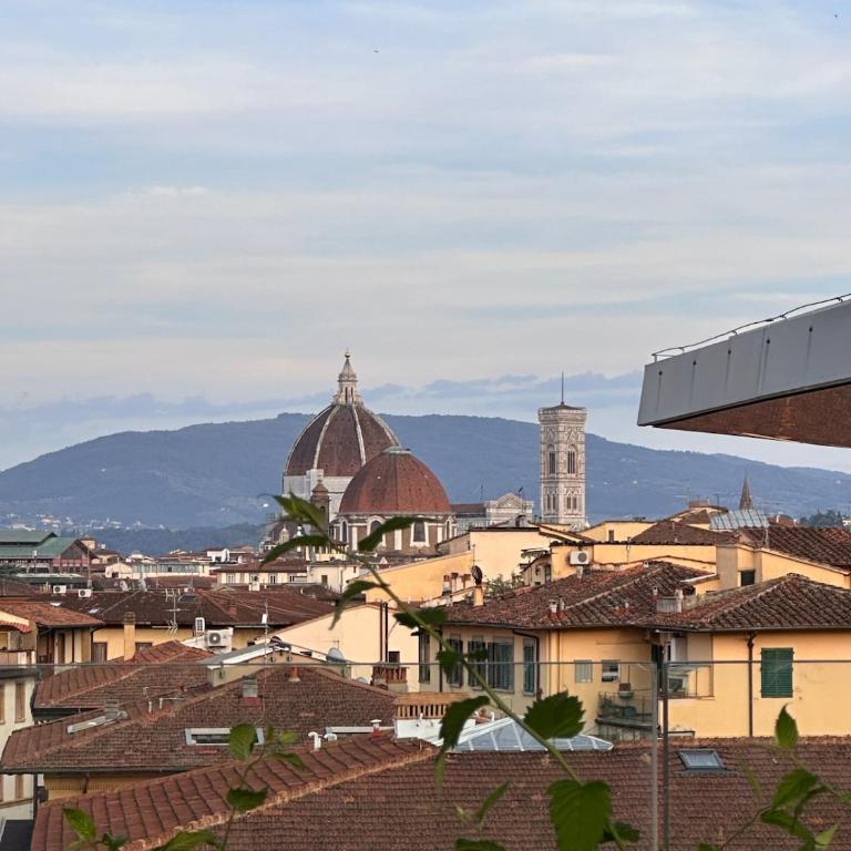 Casa ampia in Viale Belfiore, tram T1 T2, SMN station - Four-Bedroom House - 1