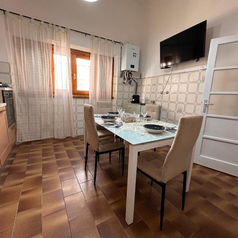 Casa ampia in Viale Belfiore, tram T1 T2, SMN station - Four-Bedroom House - 3