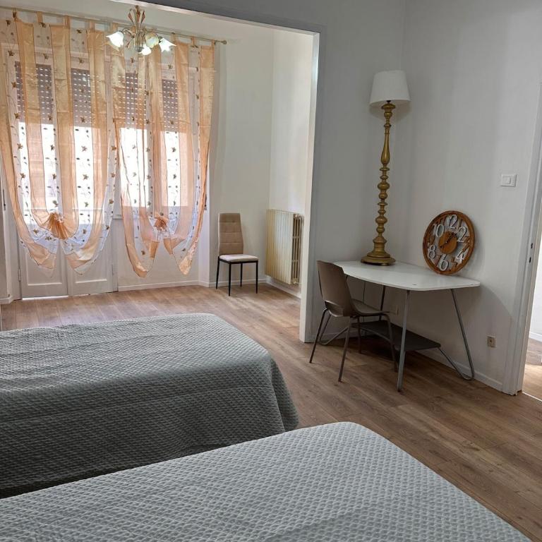 Casa ampia in Viale Belfiore, tram T1 T2, SMN station - Four-Bedroom House - 14