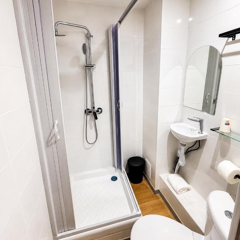 Hôtel Horizon - Chambre Simple avec Salle de Bains Privative - 1