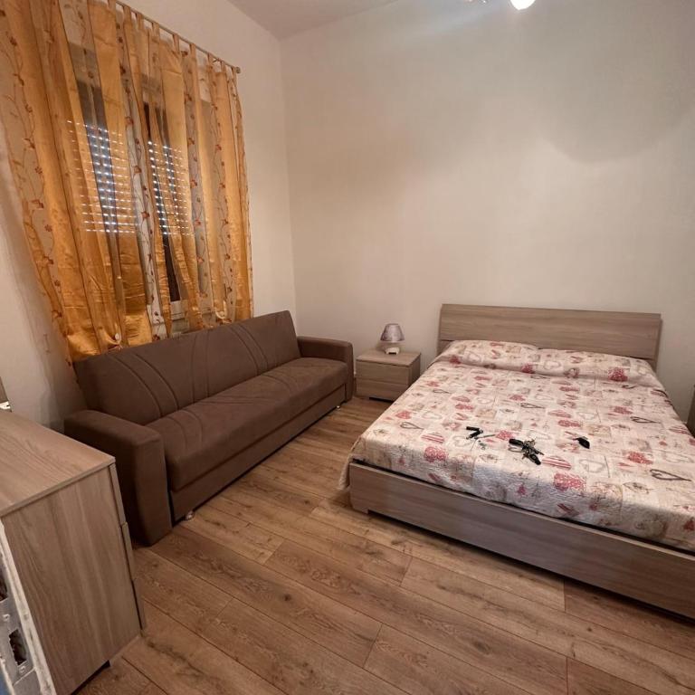Casa ampia in Viale Belfiore, tram T1 T2, SMN station - Four-Bedroom House - 21