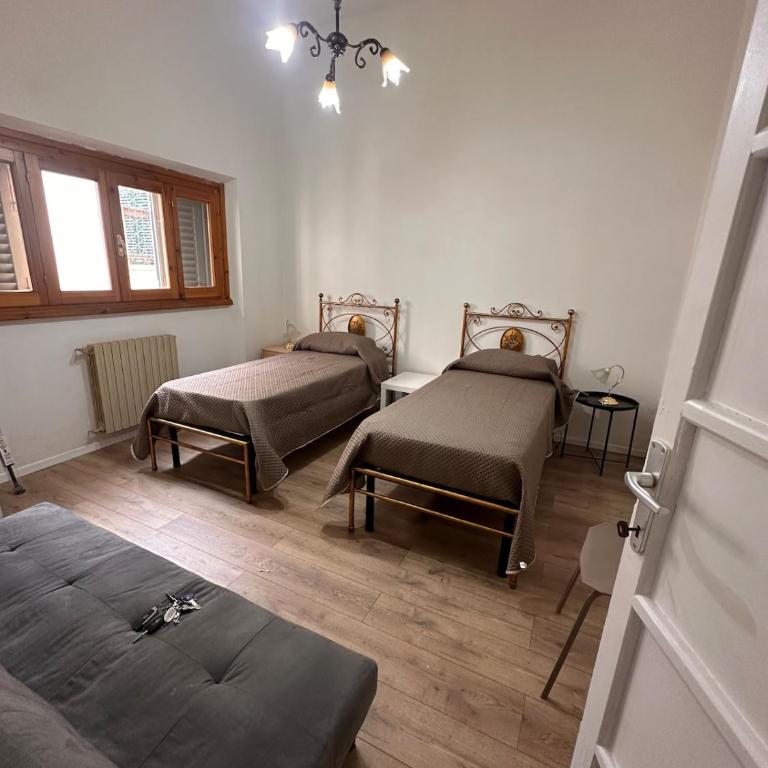 Casa ampia in Viale Belfiore, tram T1 T2, SMN station - Four-Bedroom House - 22